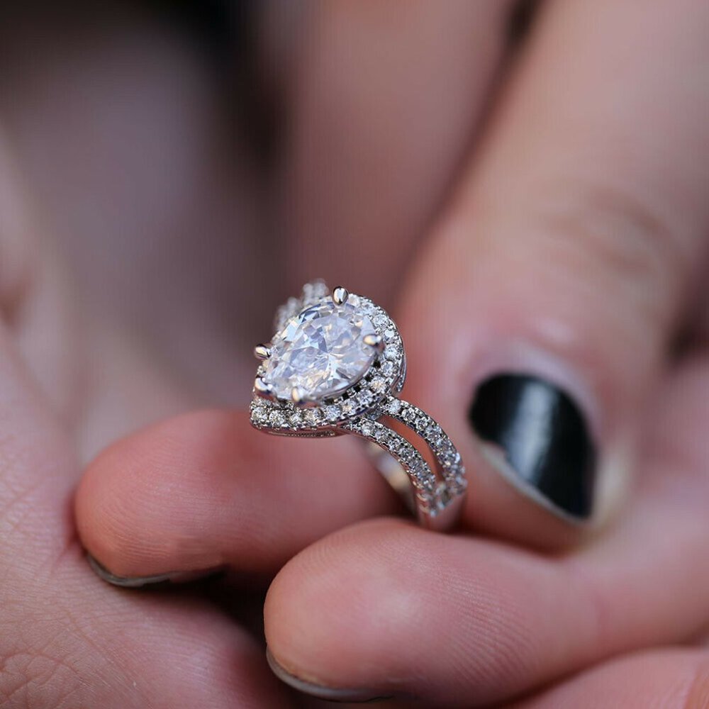 925 Silver Exquisite Pear Cut White Sapphire Ring - Picture 4 of 4